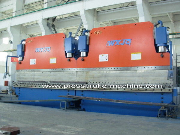 WE67K800T / 7000 भारी शीट धातु हाथ झुकने हाइड्रोलिक अग्रानुक्रम प्रेस ब्रेक मशीन