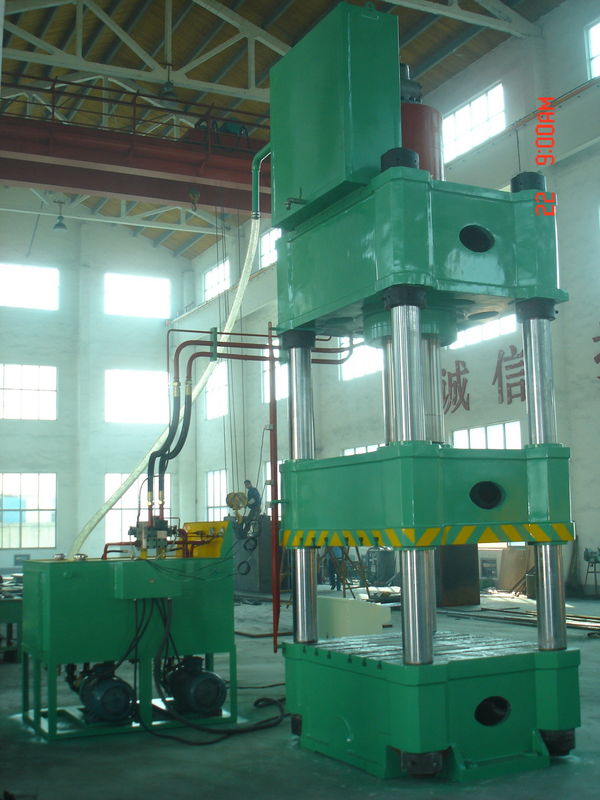 स्वचालित 4 कॉलम प्रकार हाइड्रोलिक प्रेस मशीन 315 टन पीएलसी नियंत्रण