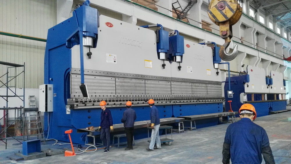 इस्पात संरचना Q345 सामग्री 1200 टन बल हाइड्रोलिक सीएनसी प्रेस ब्रेक मशीनरी