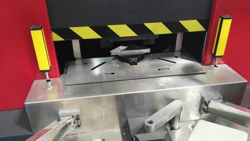 स्टील पैनल / बॉक्स कोण बनाने वाली सीएनसी कॉर्नर पूर्व मशीन झुकने 90 डिग्री कोण