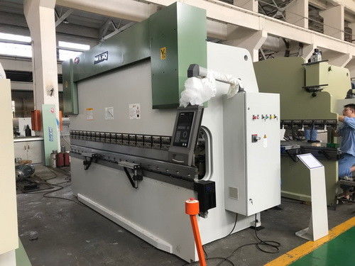 धातु शीट बनाने के लिए सीएनसी प्रेस ब्रेक फैक्ट्री 130 टन मैकेनिकल प्रेस मशीन
