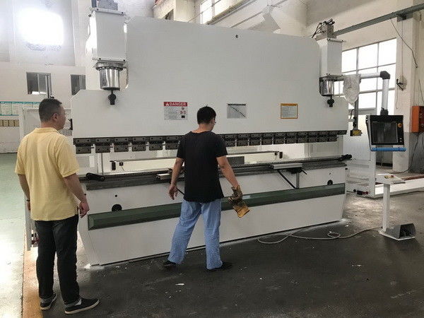 250 टन सीएनसी हाइड्रोलिक प्रेस ब्रेक मशीन, शीट मेटल प्रेस मशीन