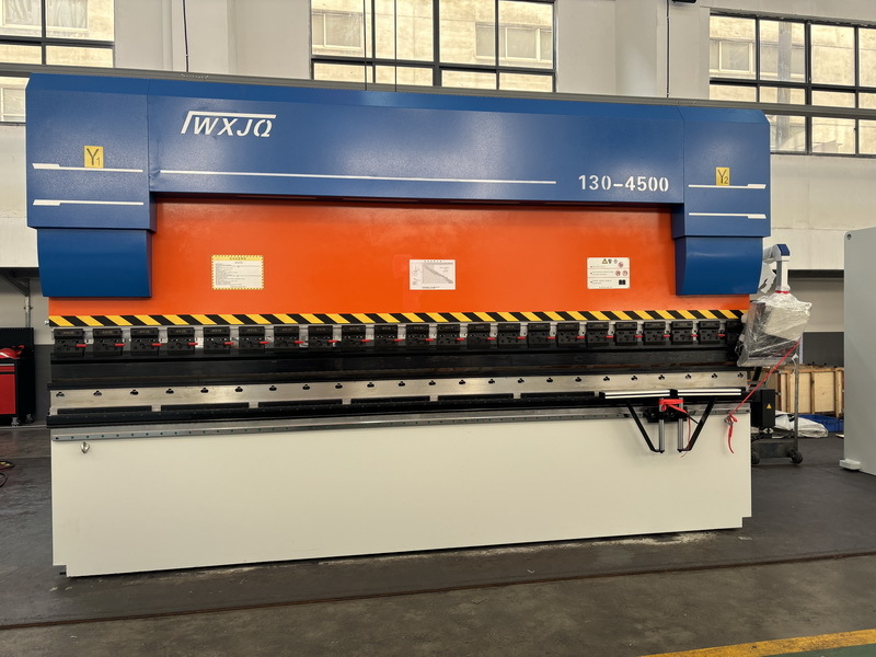 नवीनतम कंपनी ब्लॉग के बारे में How to Choose the Right Press Brake Machine for Different Sheet Metal Thicknesses and Materials