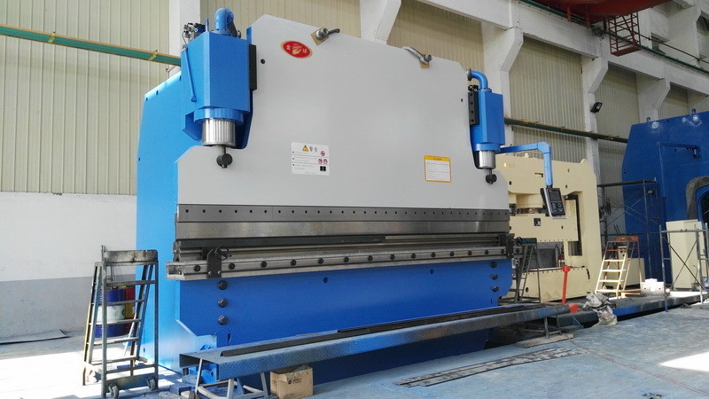 500T फोर्स सीएनसी हाइड्रोलिक प्रेस ब्रेक धातु निर्माण,ऑटोमोटिव कारखानों पर उपयोग