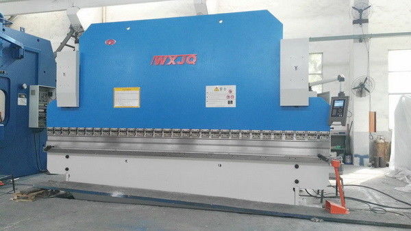 250 टन / 6 मीटर लंबी सीएनसी हाइड्रोलिक प्रेस ब्रेक मशीनरी प्रक्रिया स्टेनलेस स्टील
